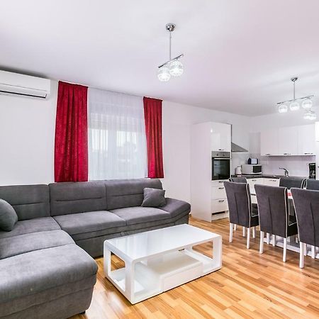 Dragan K3 Hotel Medulin Bagian luar foto