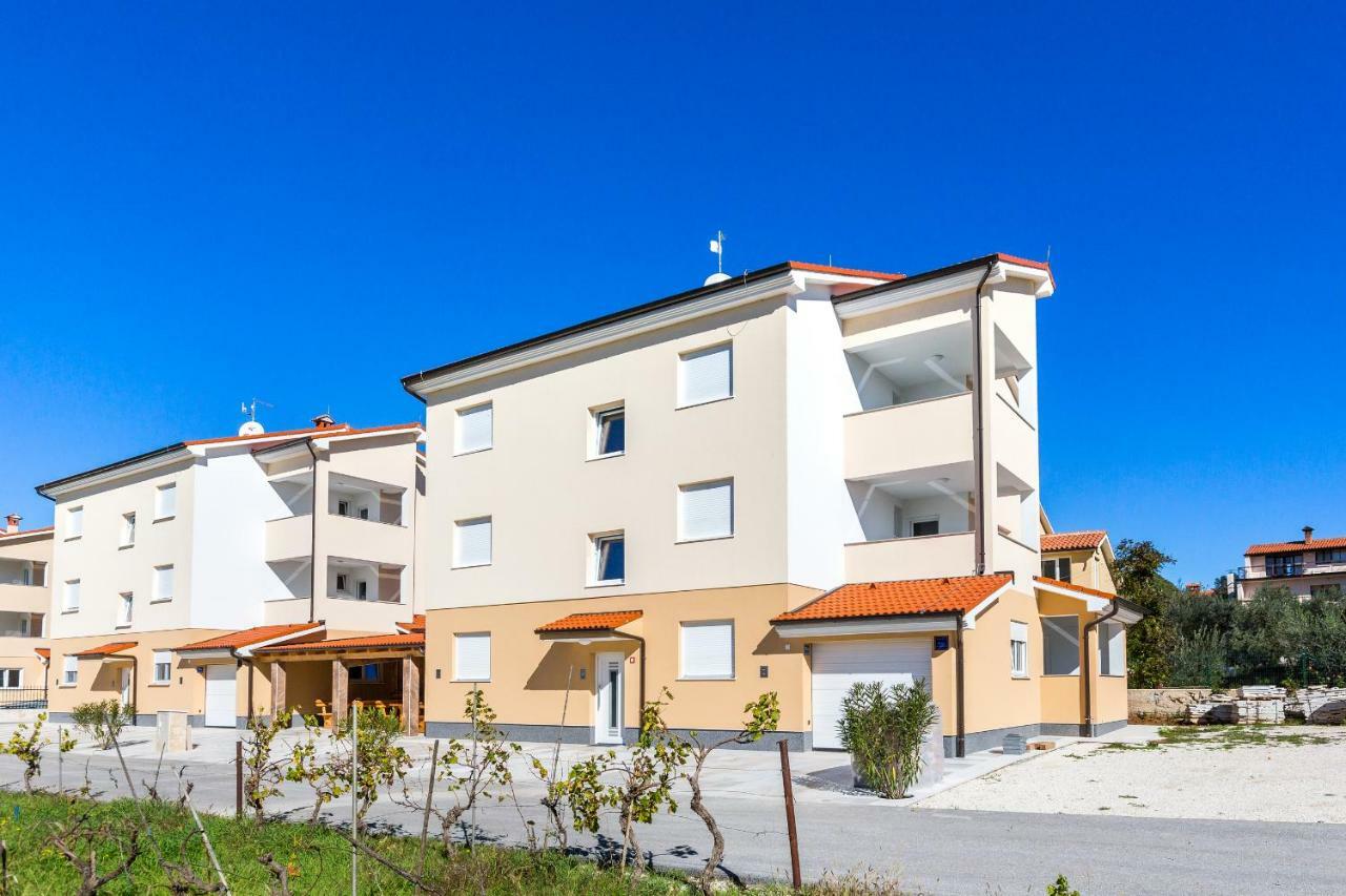 Dragan K3 Hotel Medulin Bagian luar foto