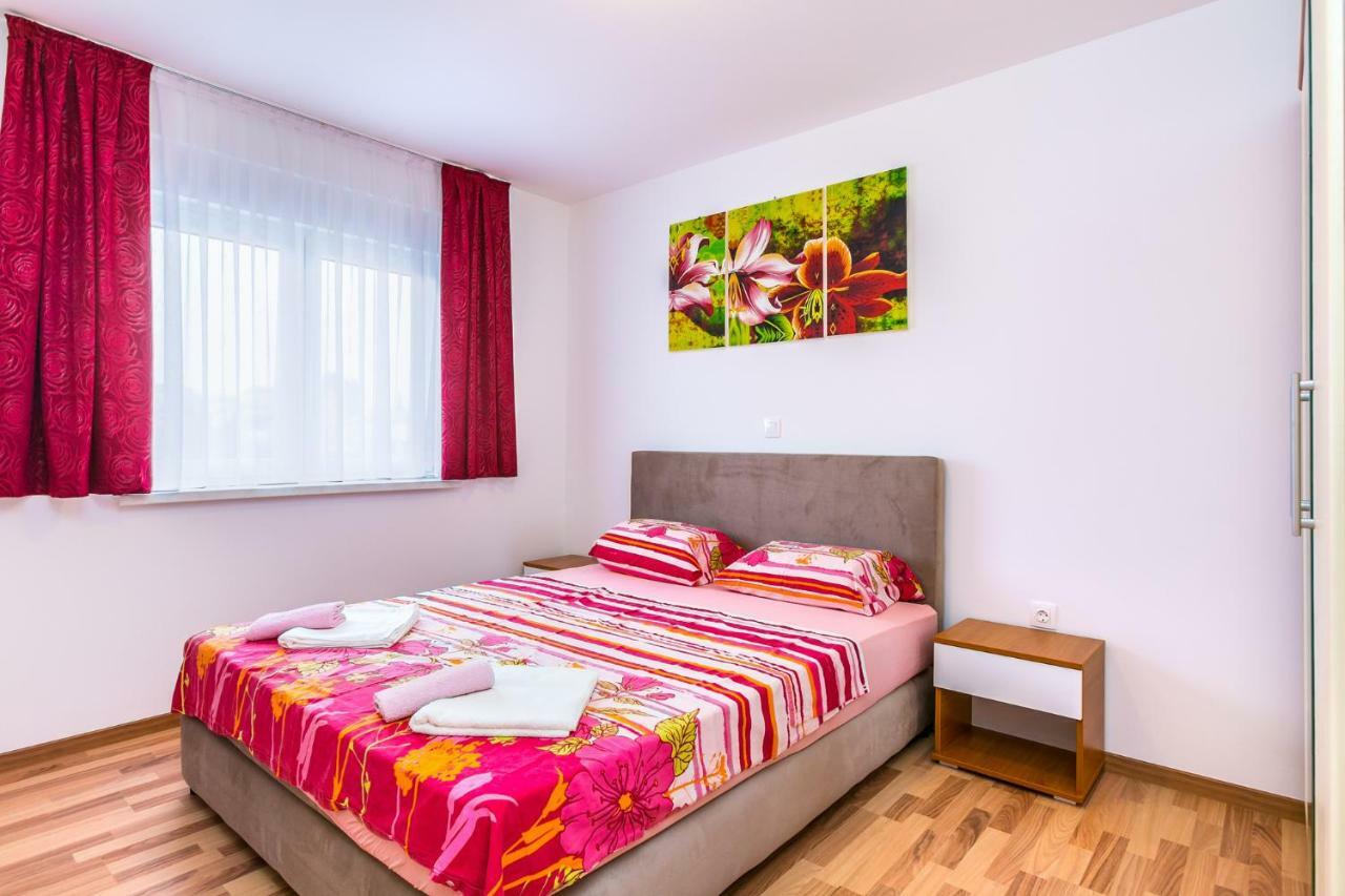 Dragan K3 Hotel Medulin Bagian luar foto