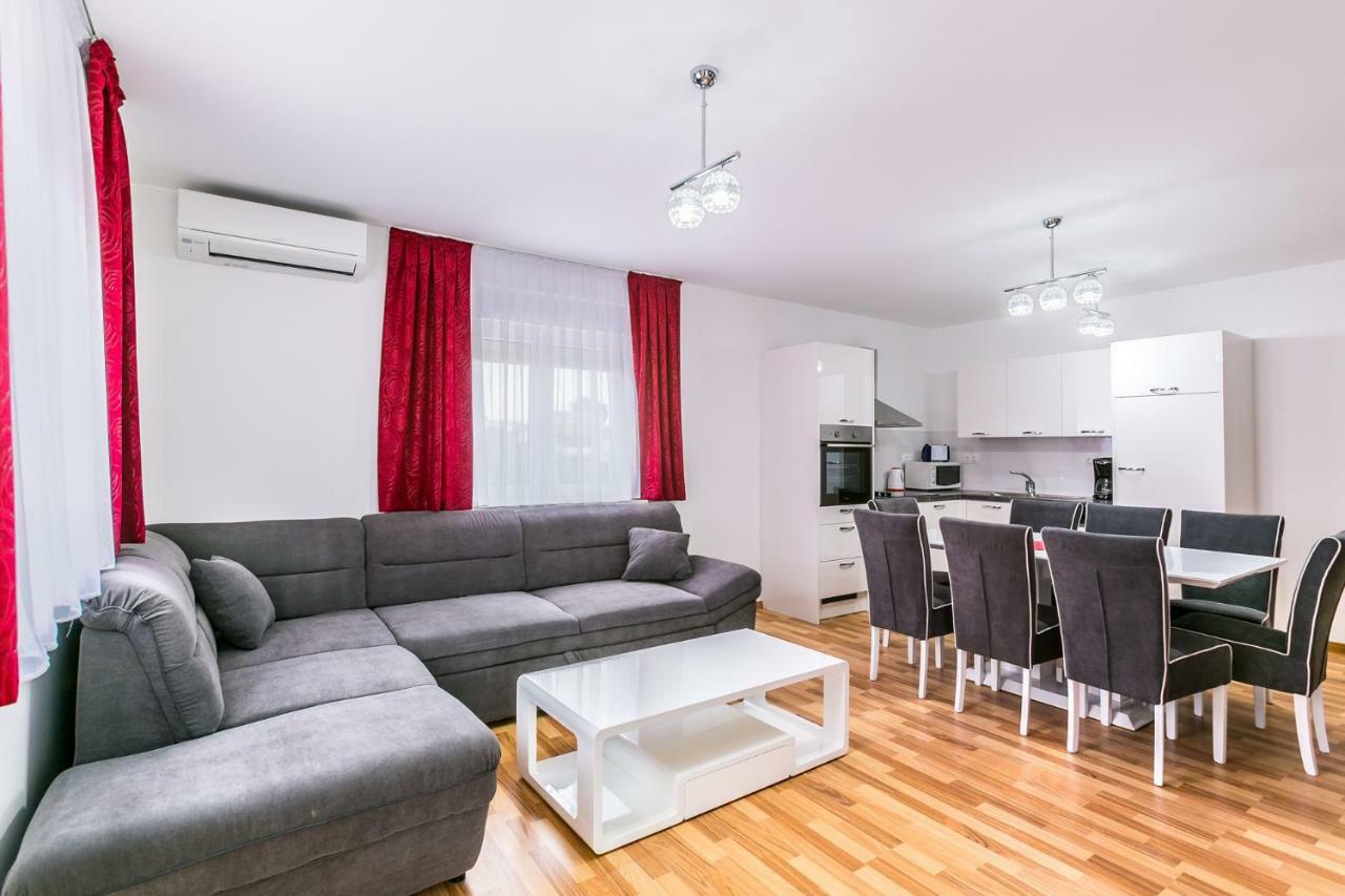 Dragan K3 Hotel Medulin Bagian luar foto
