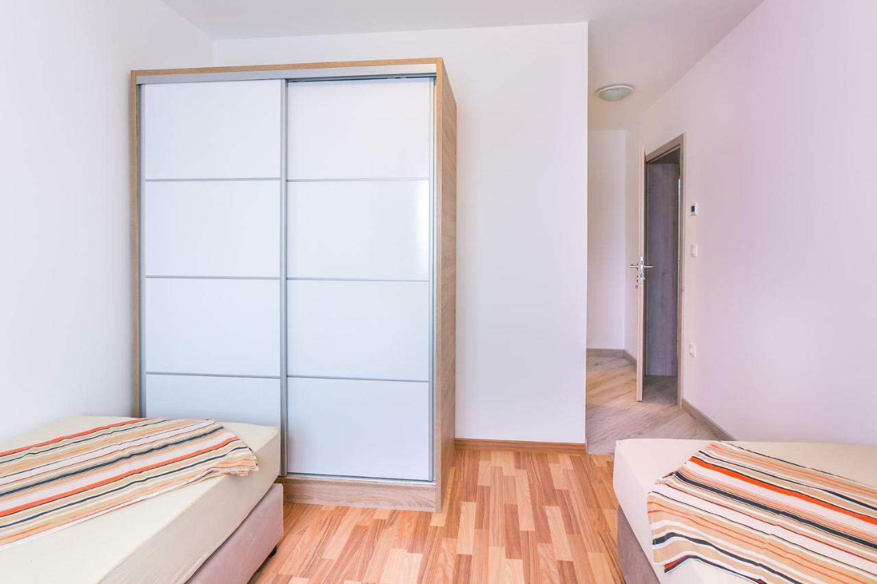 Dragan K3 Hotel Medulin Bagian luar foto
