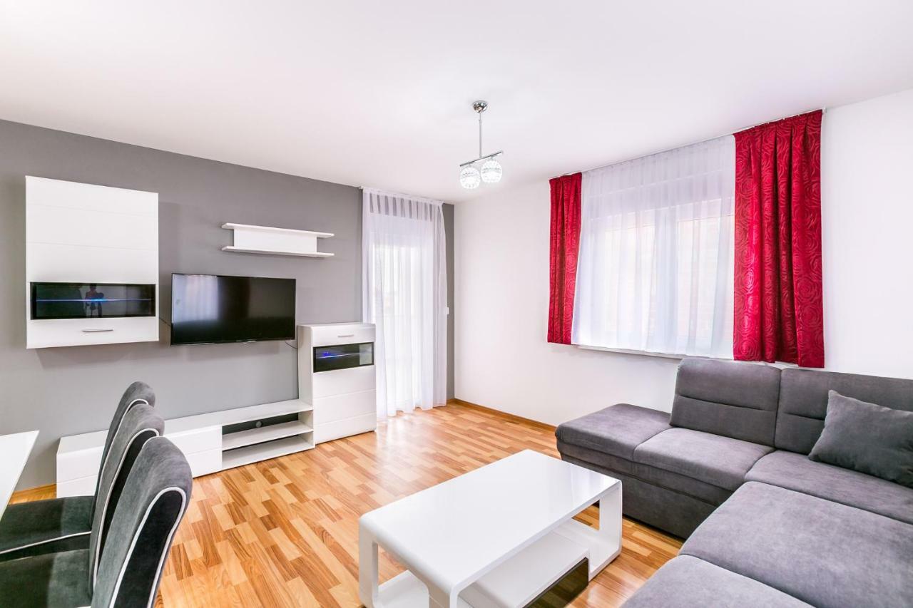 Dragan K3 Hotel Medulin Bagian luar foto
