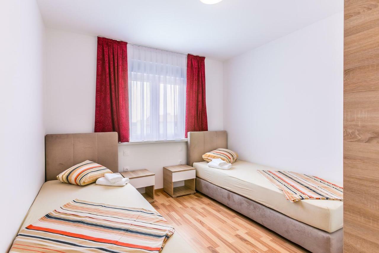 Dragan K3 Hotel Medulin Bagian luar foto