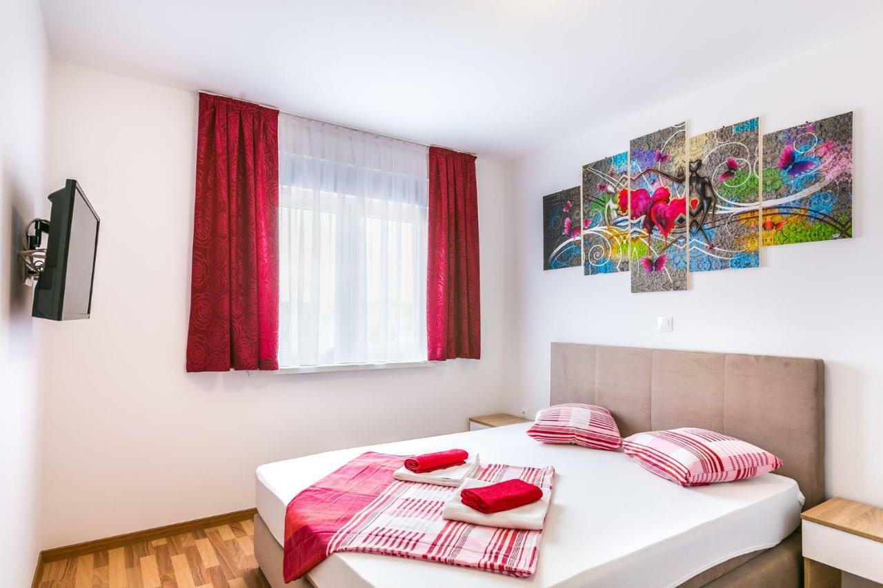 Dragan K3 Hotel Medulin Bagian luar foto
