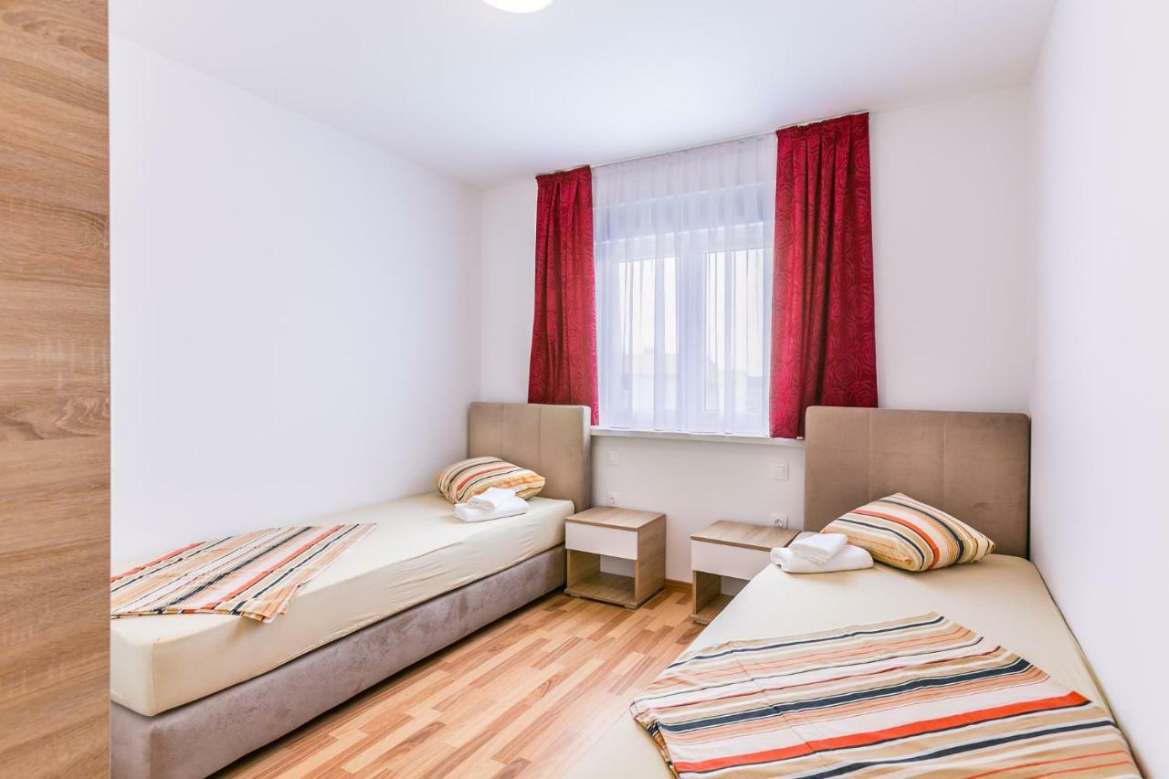 Dragan K3 Hotel Medulin Bagian luar foto