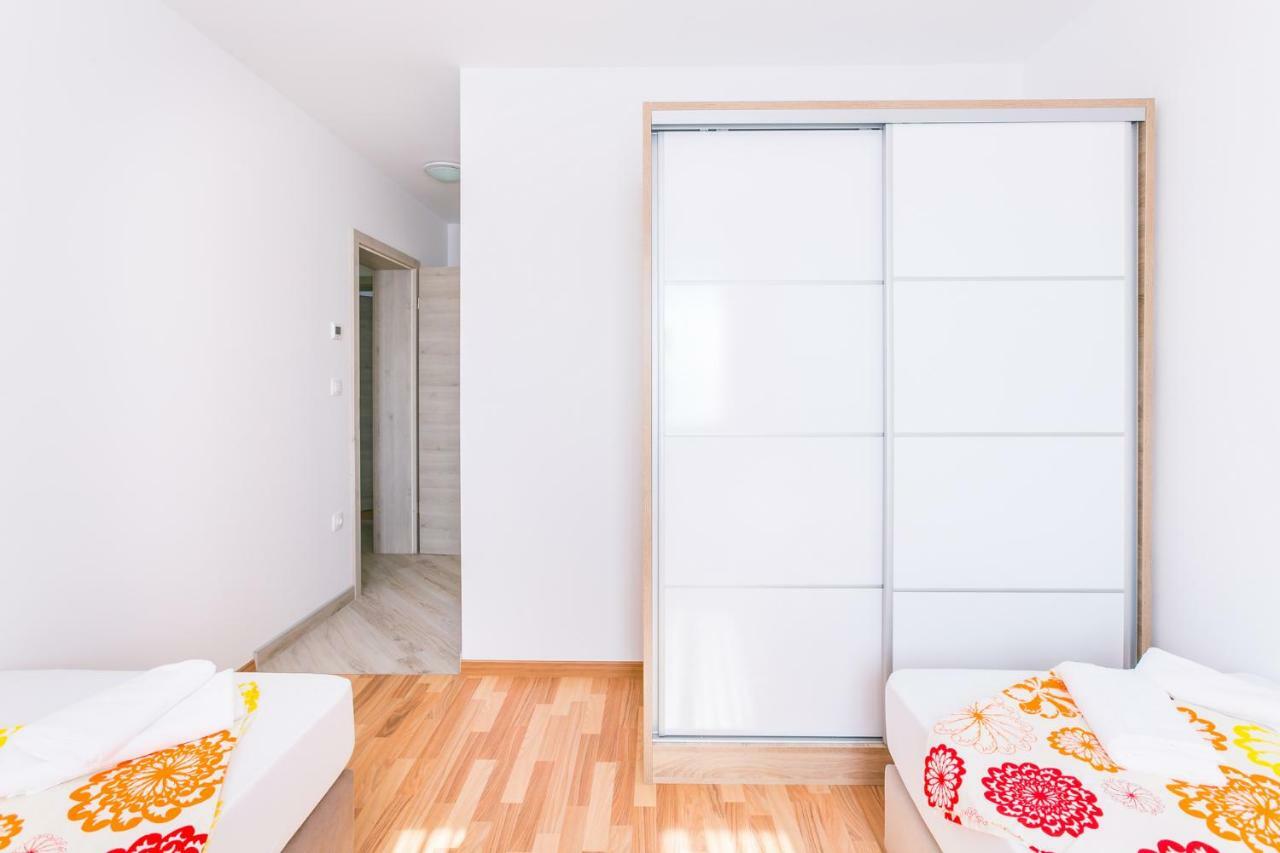 Dragan K3 Hotel Medulin Bagian luar foto